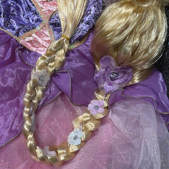 Disney rapunzel costume size 7/8 with wig - Picture 4 of 4